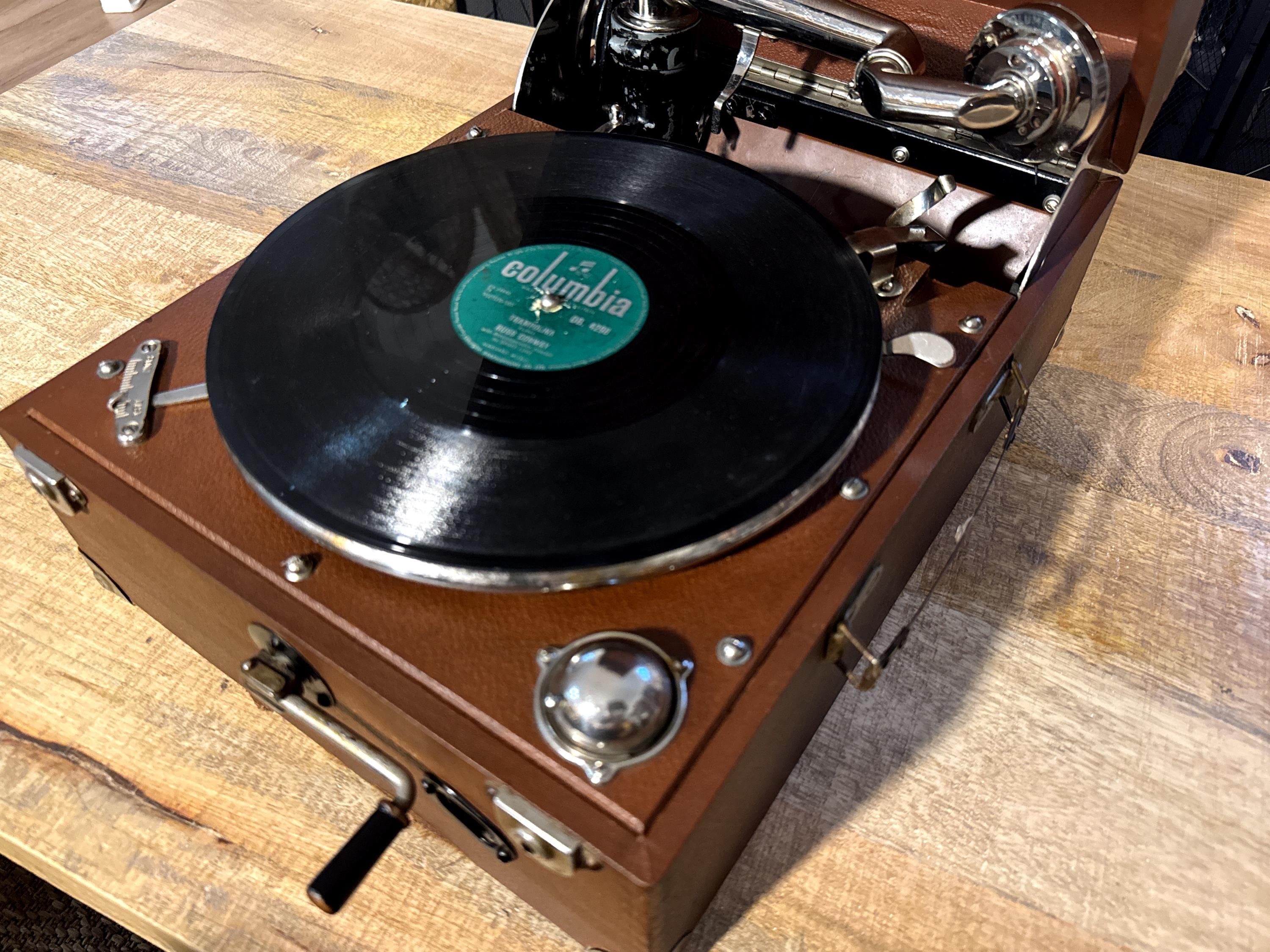 Gramófono Portátil Columbia Viva-tonal Nº 202 | Gramola Antigua Inglesa c.1930 | Reproductor 78 RPM de Cuerda | Made in England
