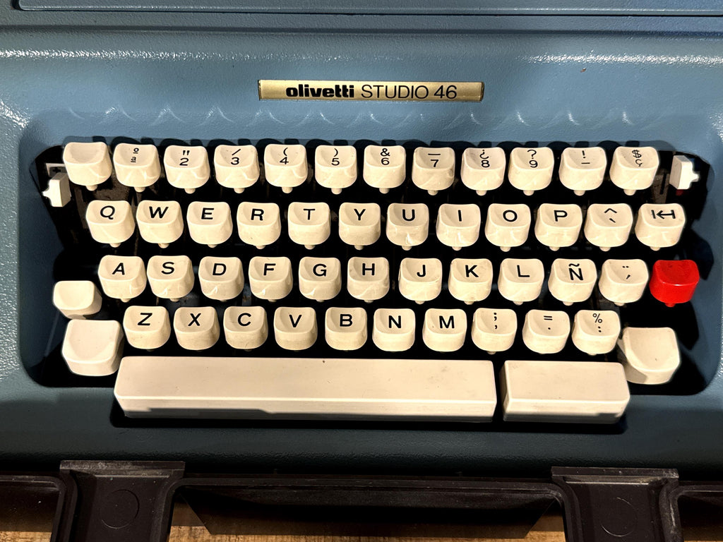 Máquina de Escribir Olivetti Studio 46 Azul. Funciona Perfectamente. Revisada y con Cinta Nueva | Maletín Original | Diseño Italiano Vintage