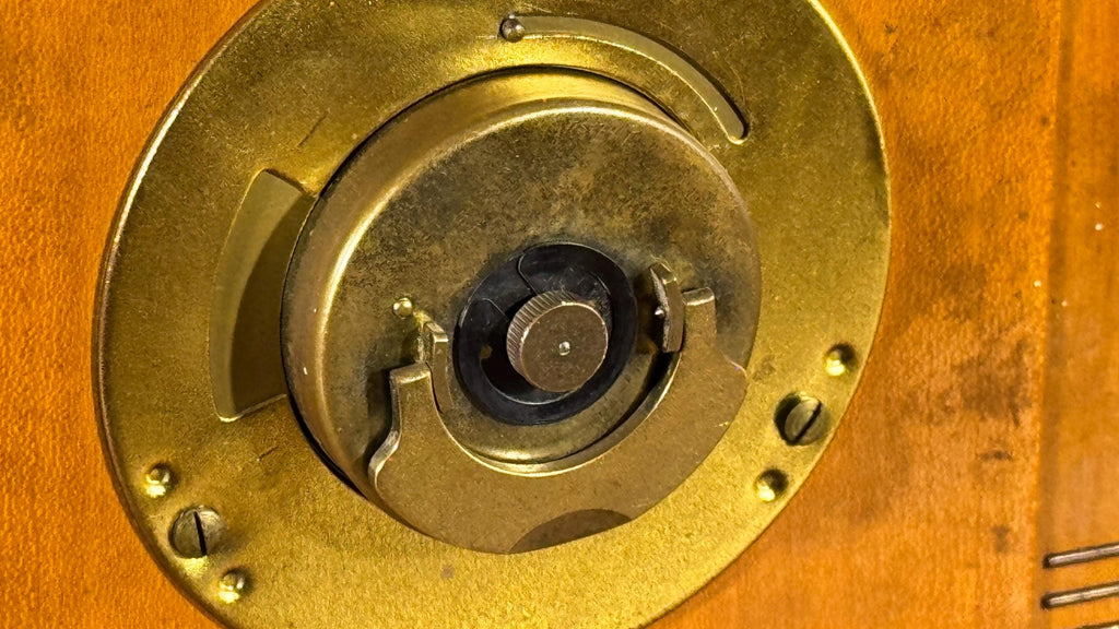 Reloj Kienzle Art Déco de Sobremesa Años 30 | Madera y Latón, Mecanismo de Cuerda