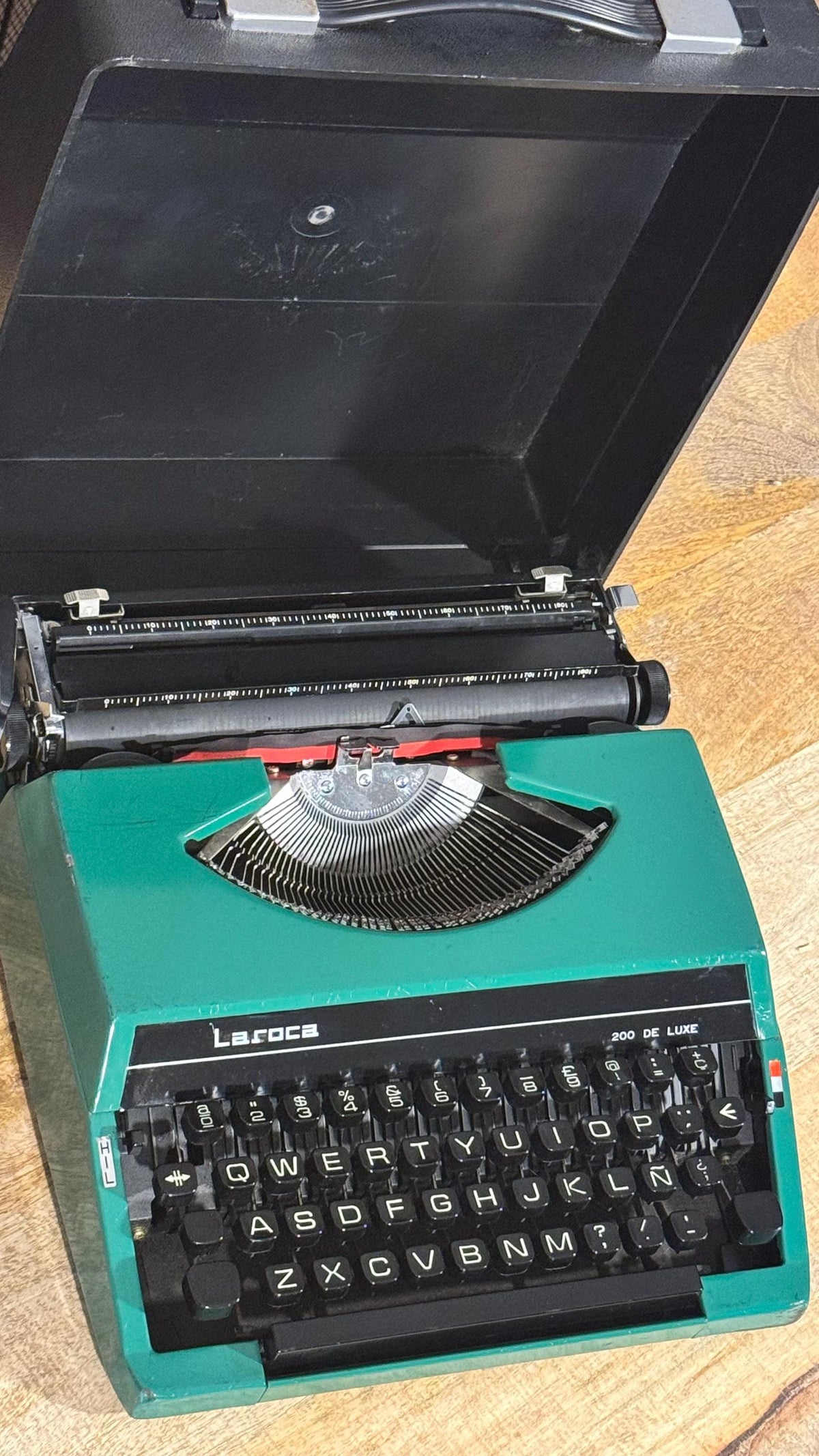 Máquina de escribir vintage Laroca 200 De Luxe verde con maletín, Japón años 7080, decoración retro-vintage