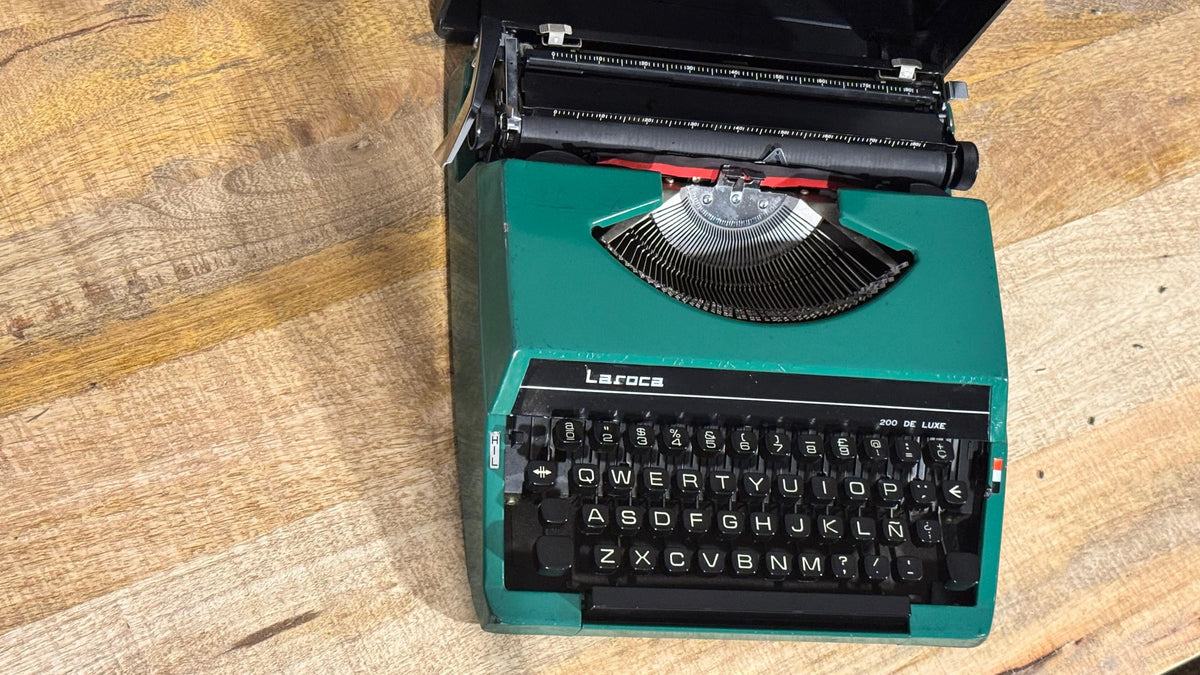 Máquina de escribir vintage Laroca 200 De Luxe verde con maletín, Japón años 7080, decoración retro-vintage