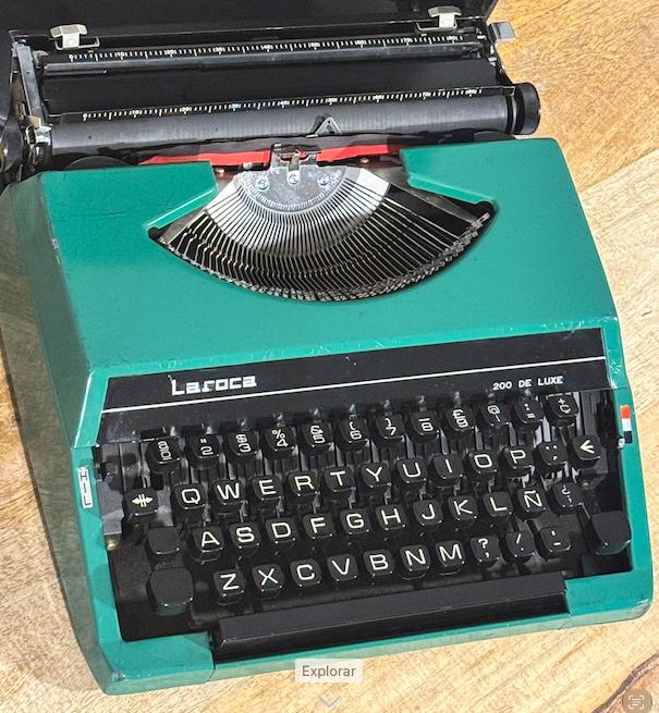 Máquina de escribir vintage Laroca 200 De Luxe verde con maletín, Japón años 7080, decoración retro-vintage